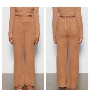 NWOT. SKIMS Wide-leg High-rise Lounge Pants Sz.L/XL in Camel